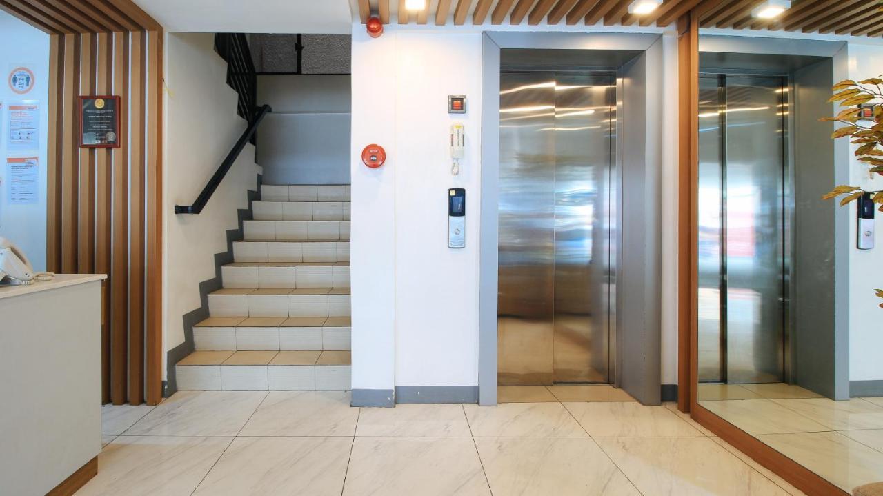 Reddoorz Plus @ Jardin Suites Guadalupe Nuevo Mandaluyong Exterior photo